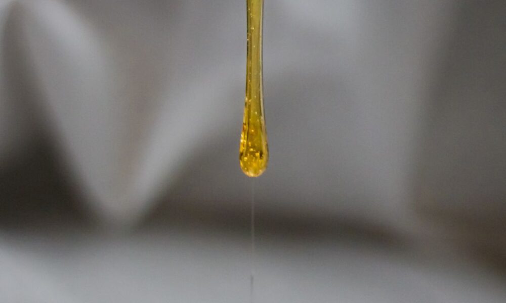 Медовая маска для волос: секрет красоты звезд зимой