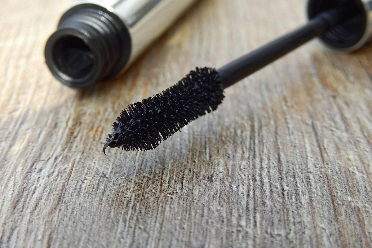 Выбираем идеальную тушь для ресниц: гид по форме кисточки