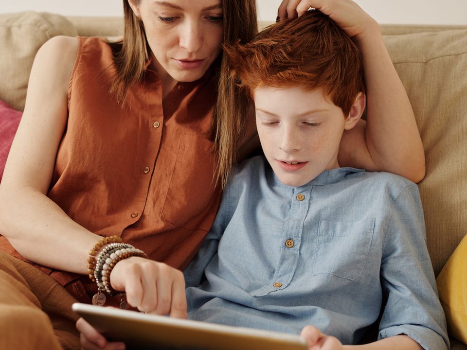 Какие слова ранят детскую душу: избегаем опасных фраз в общении с ребенком