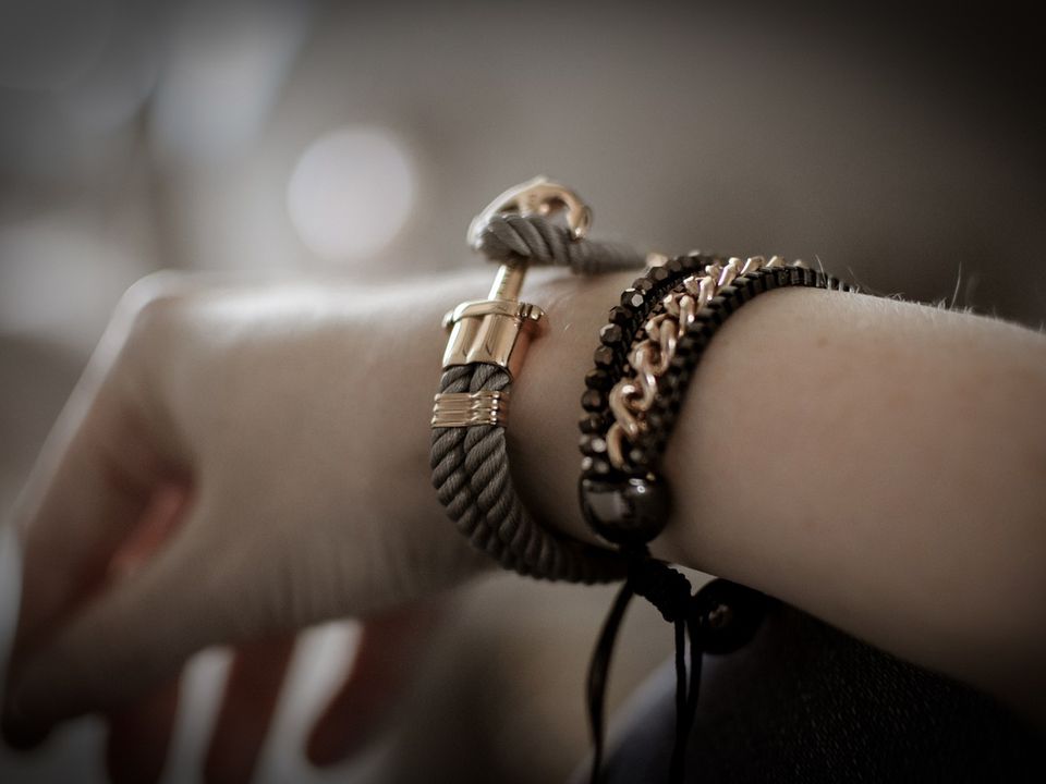 Модные ошибки звезд: почему этот аксессуар лучше не носить и как не тратить деньги зря