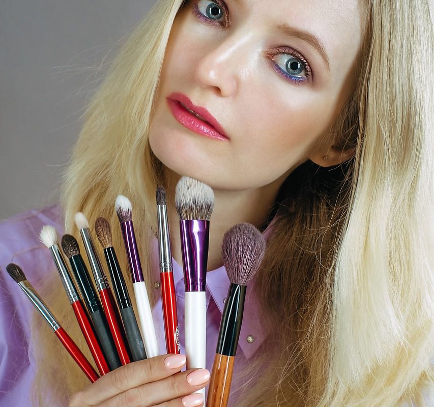 Секреты нанесения хайлайтера от звездных визажистов: как сиять как знаменитость