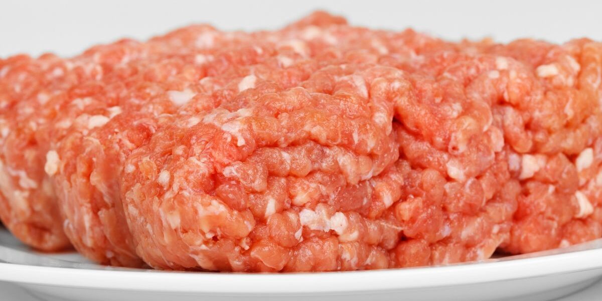 Секрет идеальных котлет: почему не стоит мешать фарш руками