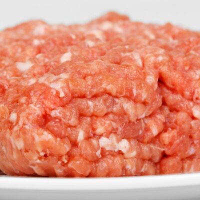 Секрет идеальных котлет: почему не стоит мешать фарш руками