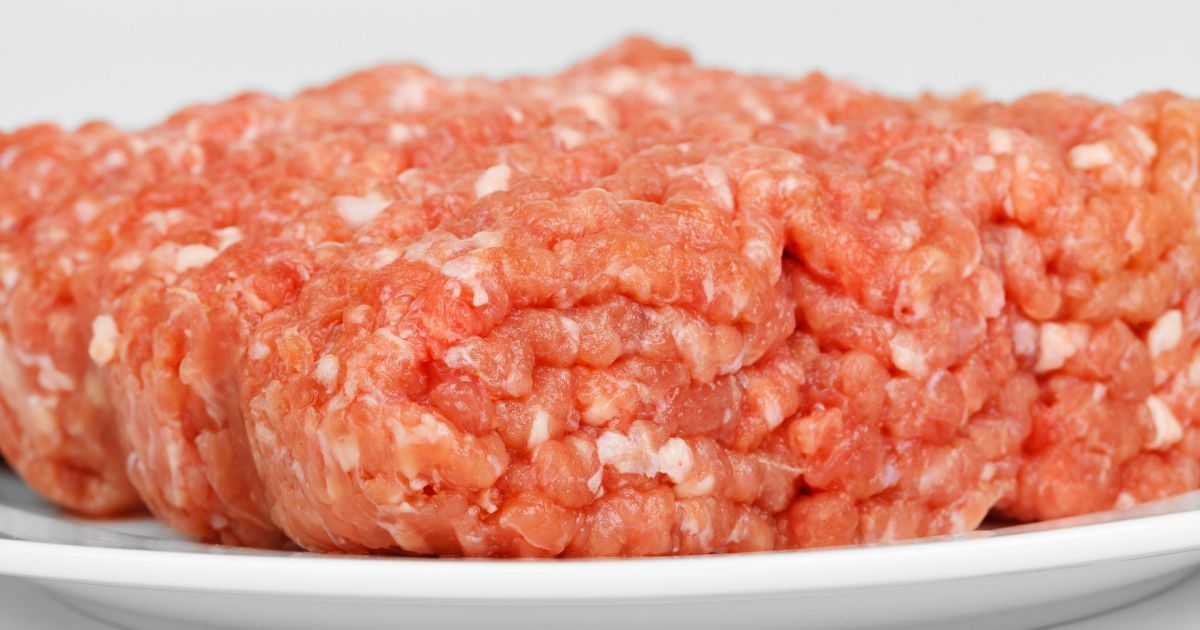 Секрет идеальных котлет: почему не стоит мешать фарш руками