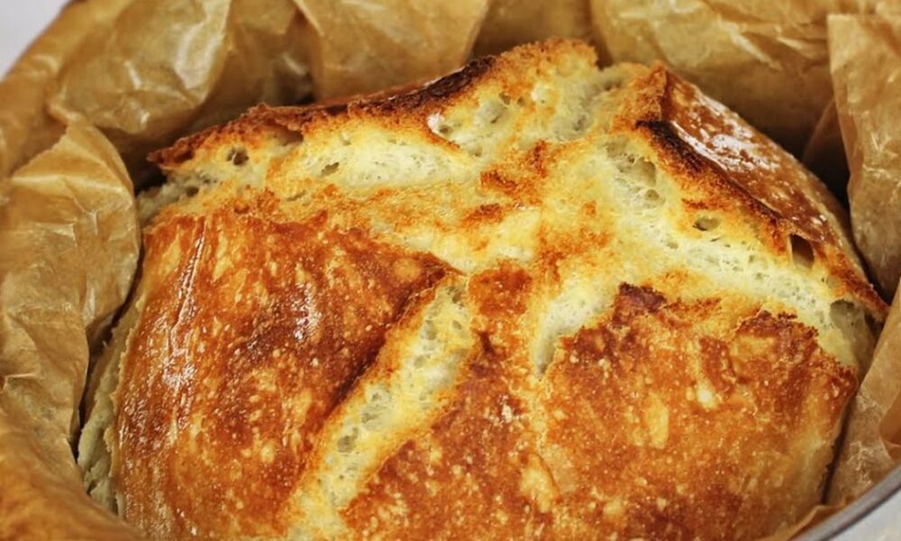 Легкий хлеб в кастрюле: пышный, с хрустящей корочкой, без замеса и хлопот