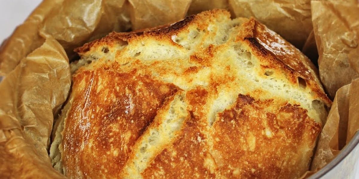 Легкий хлеб в кастрюле: пышный, с хрустящей корочкой, без замеса и хлопот