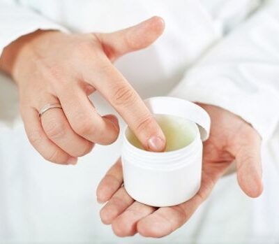 Живокост от грыжи: домашний рецепт эффективной мази для женщин