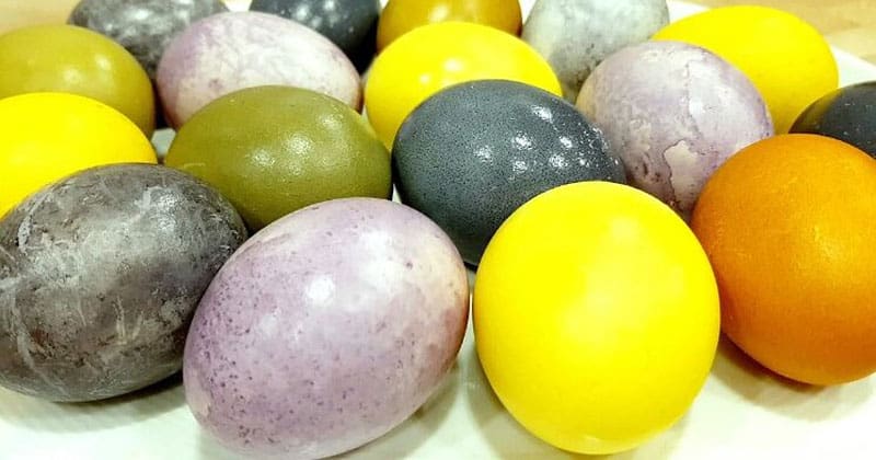 Натуральное окрашивание пасхальных яиц: простые и безопасные рецепты