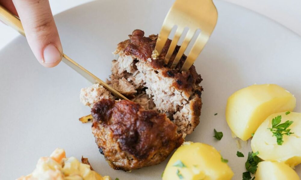 Секреты идеальных котлет: размораживать или жарить сразу?