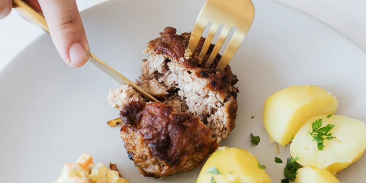 Секреты идеальных котлет: размораживать или жарить сразу?