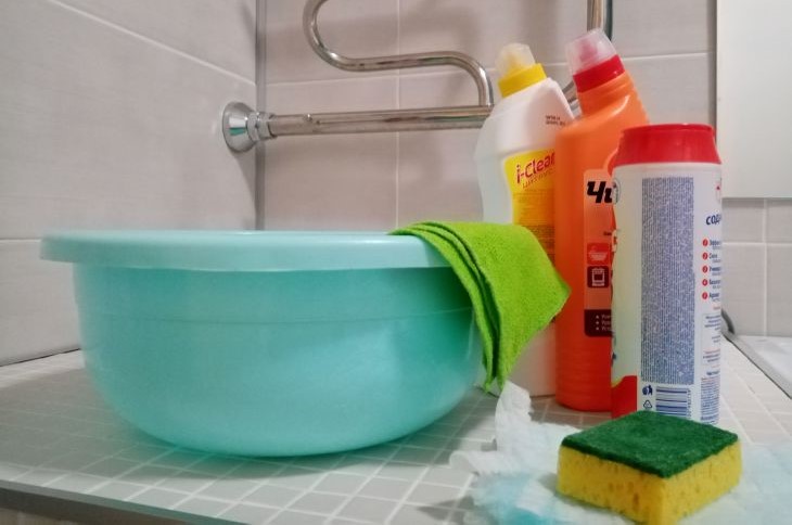 Свежесть без стирки: секреты устранения запаха с одежды