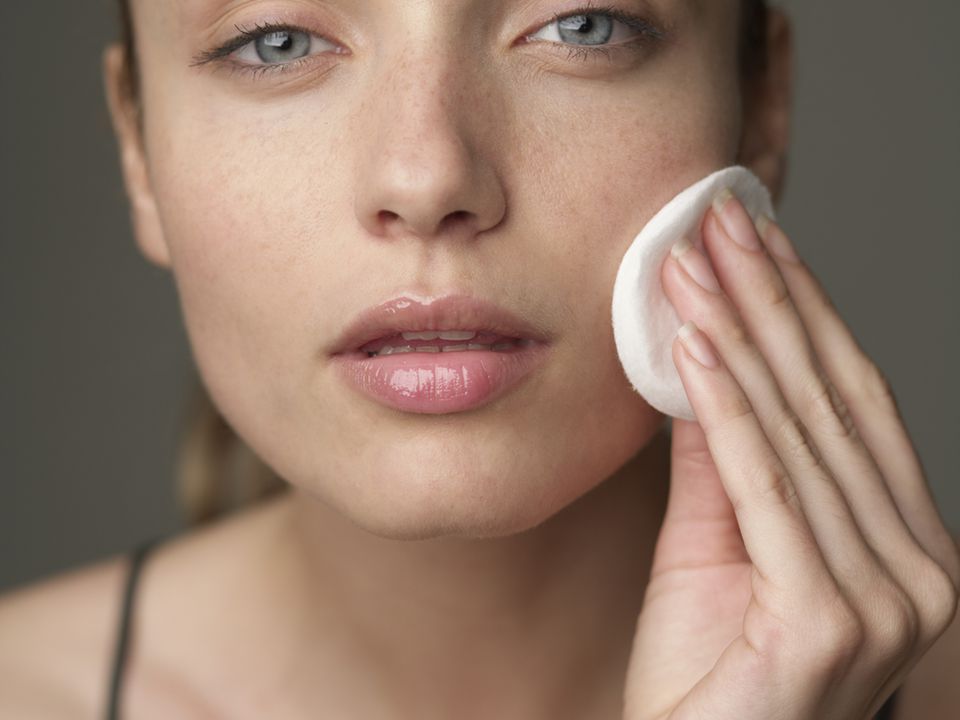 Эффективное снятие макияжа: простые секреты для идеальной кожи каждый день