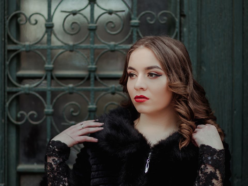 Макияж, который стройнит: секреты и ошибки, делающие лицо полнее