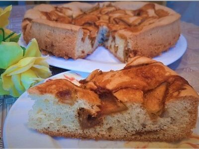 Домашний яблочный пирог с нежной карамелью: рецепт для уютного вечера