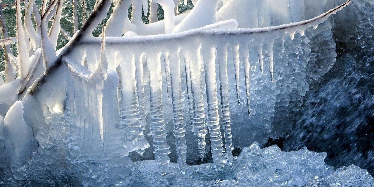 Дача после ледяного дождя: что проверить хозяйке