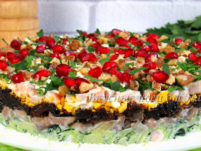 Куриный салат с черносливом: простой рецепт для легкого ужина