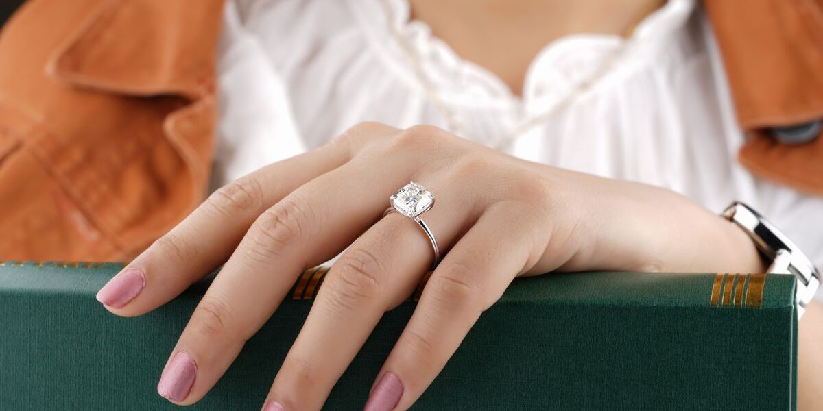 Как выбрать кольцо, чтобы руки выглядели изящно и женственно: советы от звезд
