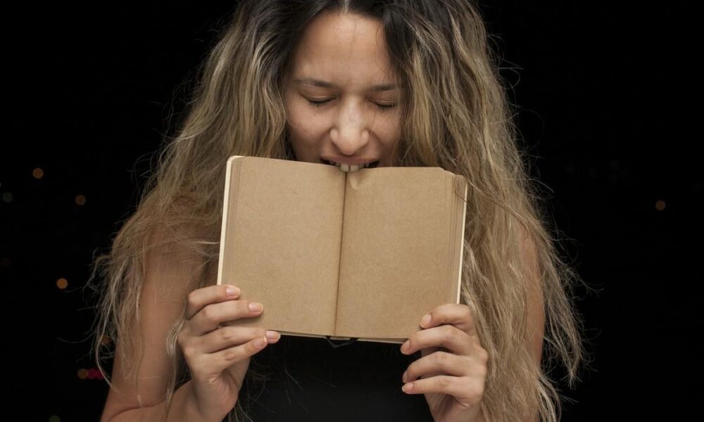 Почему женщины ревнуют и как справиться с ревностью в отношениях: Психология женской ревности