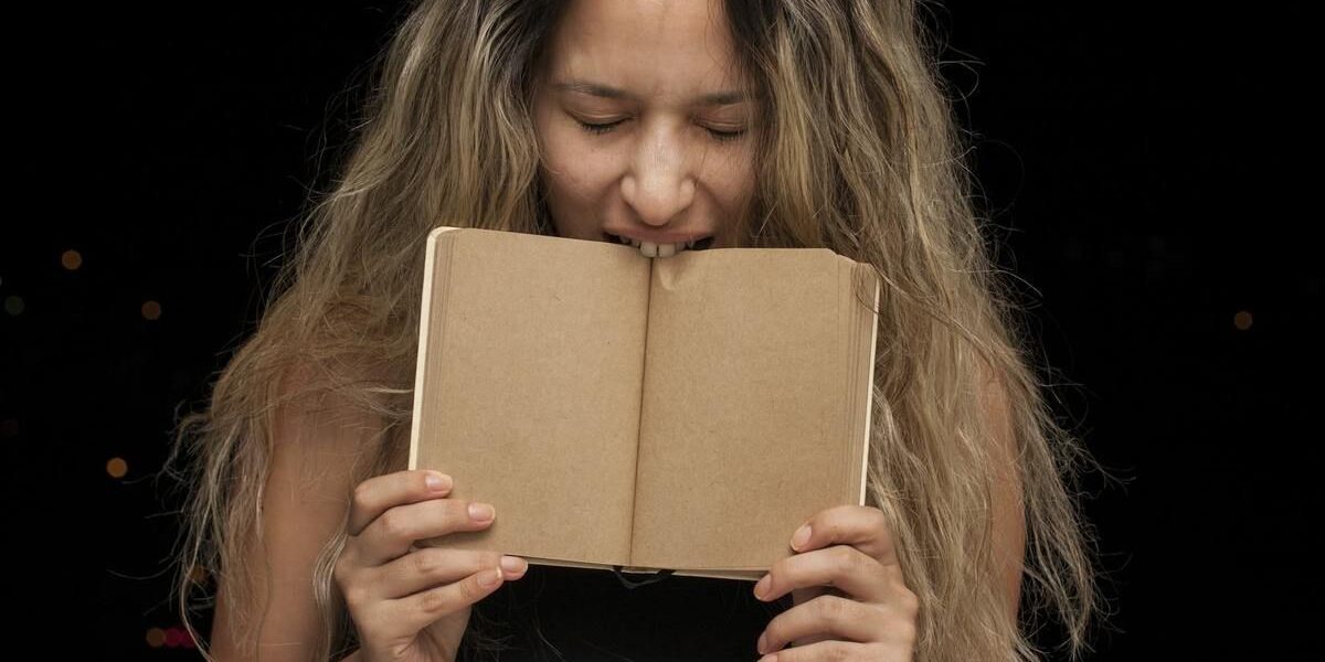 Почему женщины ревнуют и как справиться с ревностью в отношениях: Психология женской ревности