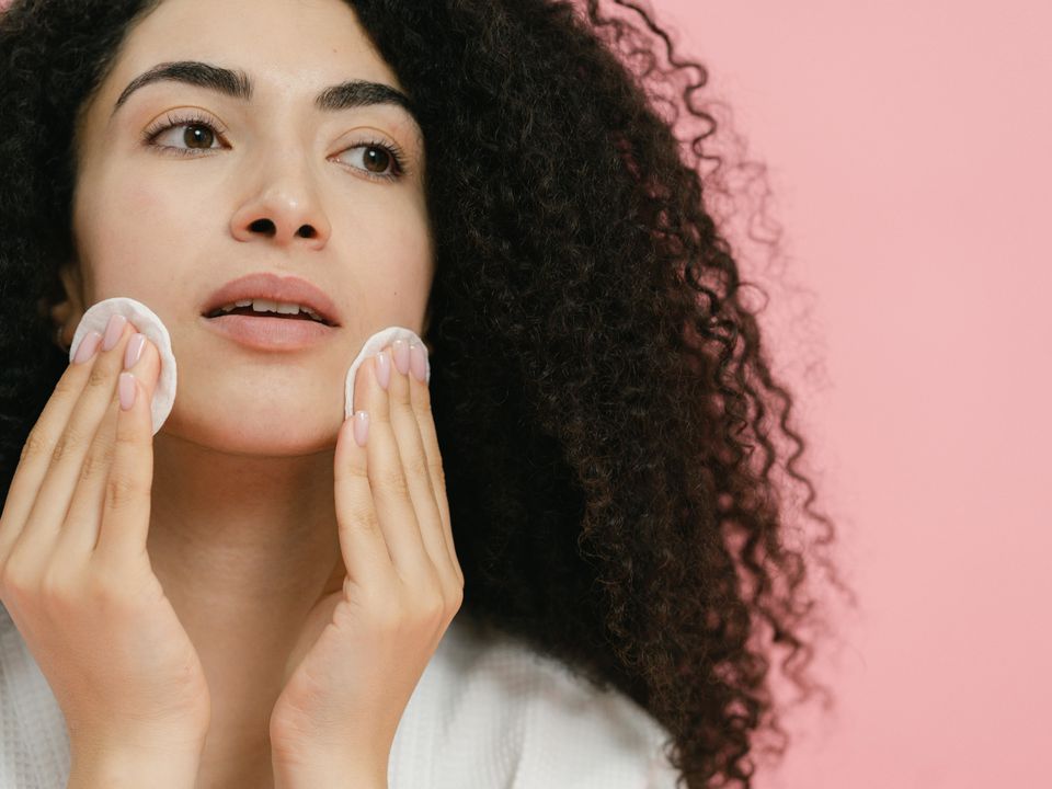 Секреты красоты: Какую косметику избегать обладательницам жирной кожи