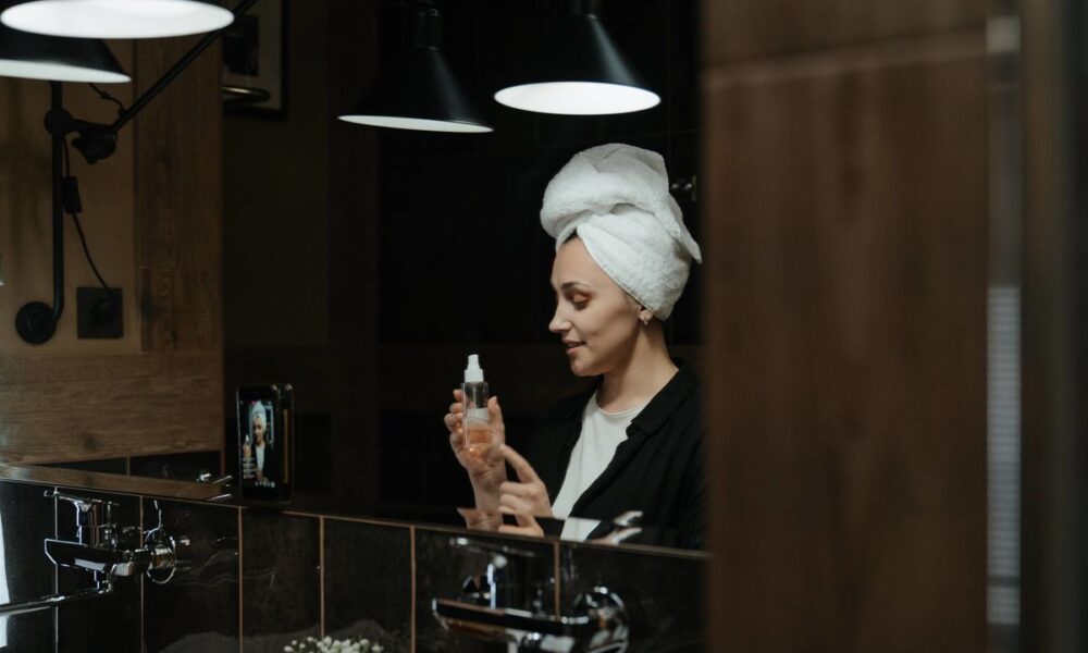 Лосьон или тоник: выбираем идеальное средство для сияющей кожи по секретам звезд