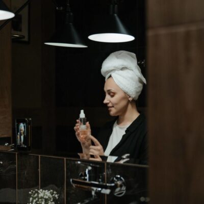 Лосьон или тоник: выбираем идеальное средство для сияющей кожи по секретам звезд