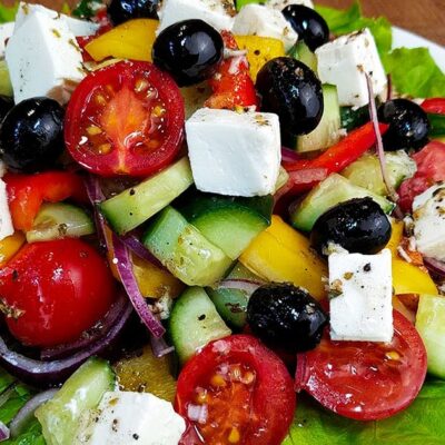Идеальный Греческий салат: секрет вкуснейшей заправки и почему он исчезает первым со стола