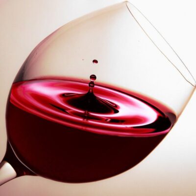 Винотерапия для красоты: секреты омоложения с помощью винной косметики