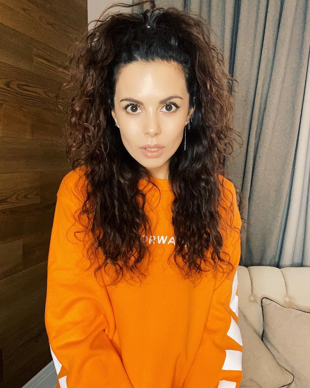 Как Настя Каменских преобразила свой стиль: от простоты к изысканности