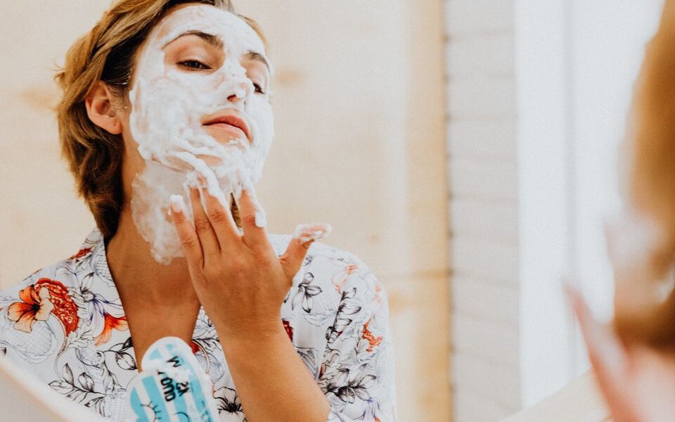 Секреты красоты: почему мыть лицо "до скрипа" вредно для вашей кожи