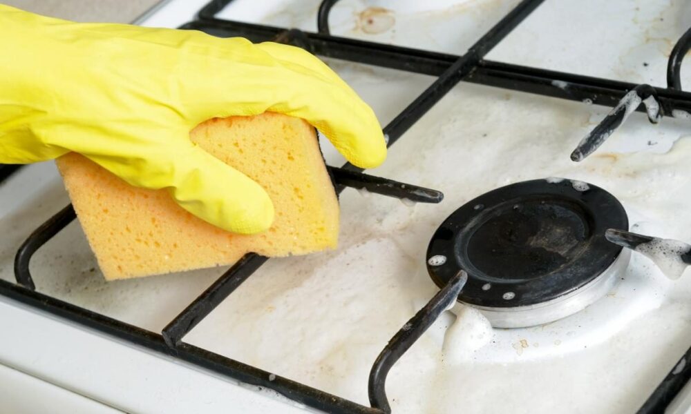 Как легко и быстро очистить газовую плиту: секреты идеальной чистоты на кухне