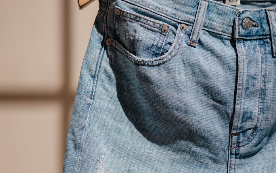 Как продлить жизнь любимым джинсам: секреты ухода для стильных женщин