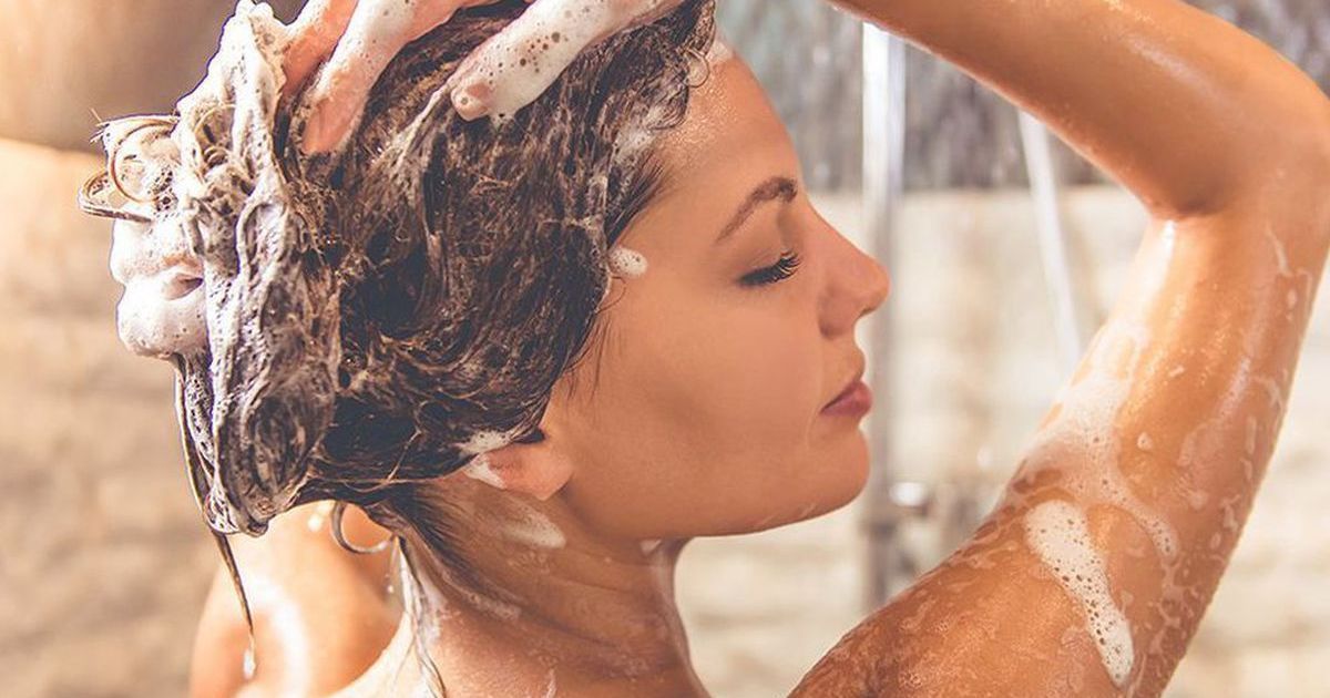 Уход за волосами: нужно ли мыть голову перед окрашиванием