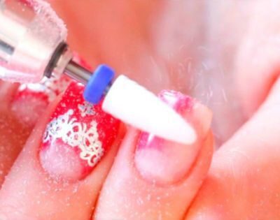 Как снять гель-лак дома: главные ошибки и безопасные методы