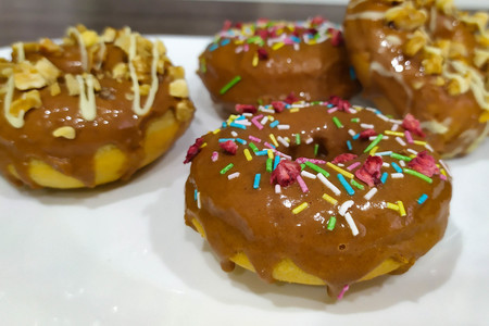 Пышные пончики в духовке: простой и вкусный рецепт для дома