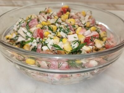 Легкий салат с крабовыми палочками: быстрый рецепт для ужина