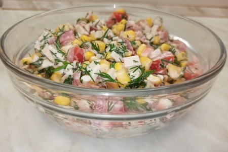 Легкий салат с крабовыми палочками: быстрый рецепт для ужина