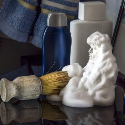 Пена для бритья: зачем женщине нужна косметика для удаления волос