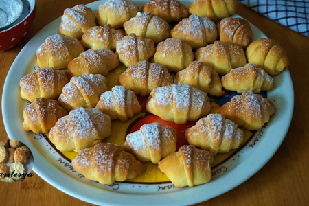 Воздушные рогалики на кефире с повидлом: простой рецепт без яиц