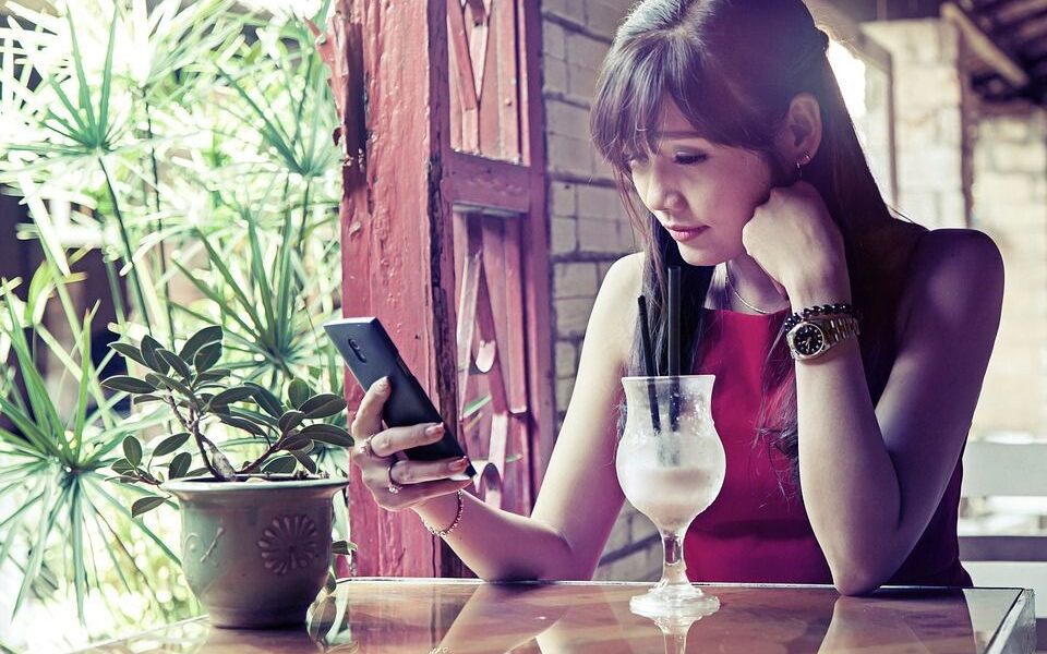 Цифровой этикет: 5 золотых правил общения в мессенджерах для современных женщин