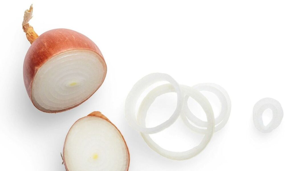 Лайфхак для кухни: зачем замораживать лук и как это упростит вашу жизнь