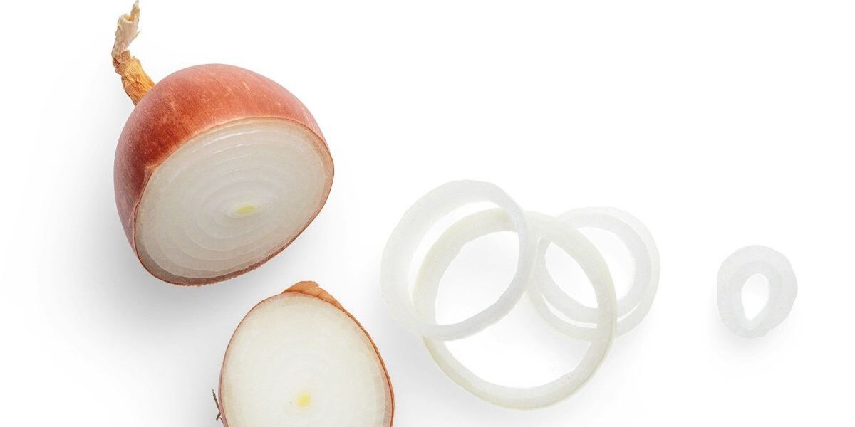 Лайфхак для кухни: зачем замораживать лук и как это упростит вашу жизнь