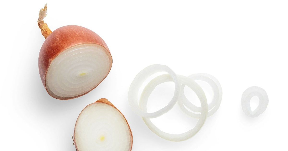 Лайфхак для кухни: зачем замораживать лук и как это упростит вашу жизнь
