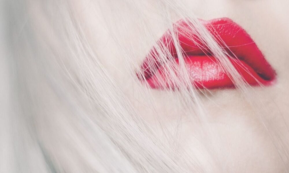Цветовые решения для губ: какой оттенок помады выбрать по знаку зодиака