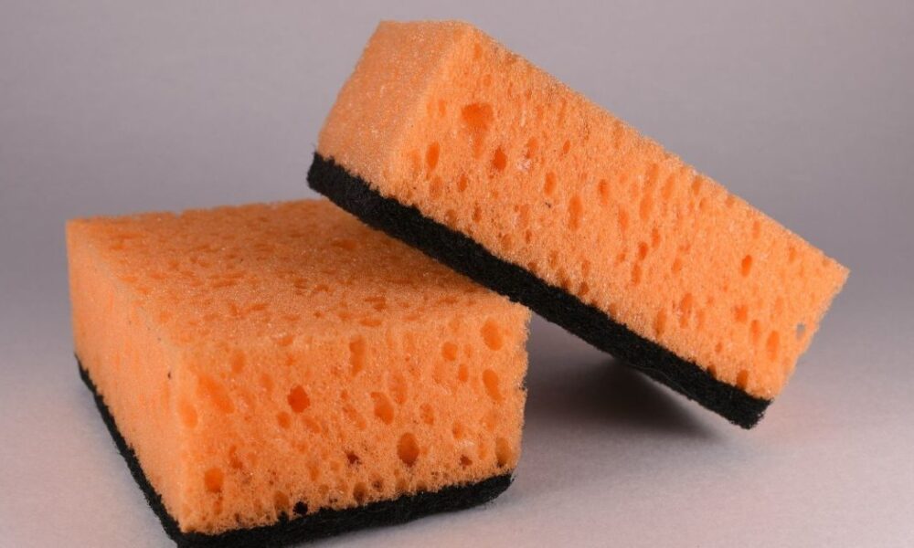Лайфхаки для дома: как кухонные губки спасут в экстренной ситуации