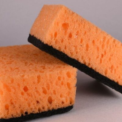 Лайфхаки для дома: как кухонные губки спасут в экстренной ситуации