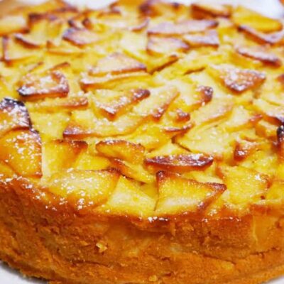 Простой яблочный пирог: 4 яблока, 10 минут, тает во рту