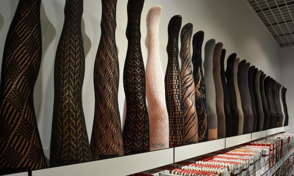 Модные колготки осени 2023: тренды и стильные образы от экспертов моды