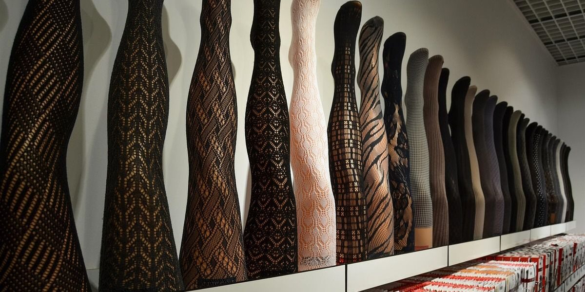 Модные колготки осени 2023: тренды и стильные образы от экспертов моды