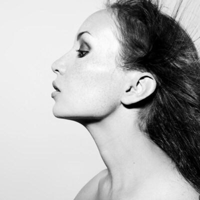 Угол молодости: как сохранить четкий овал лица после 40